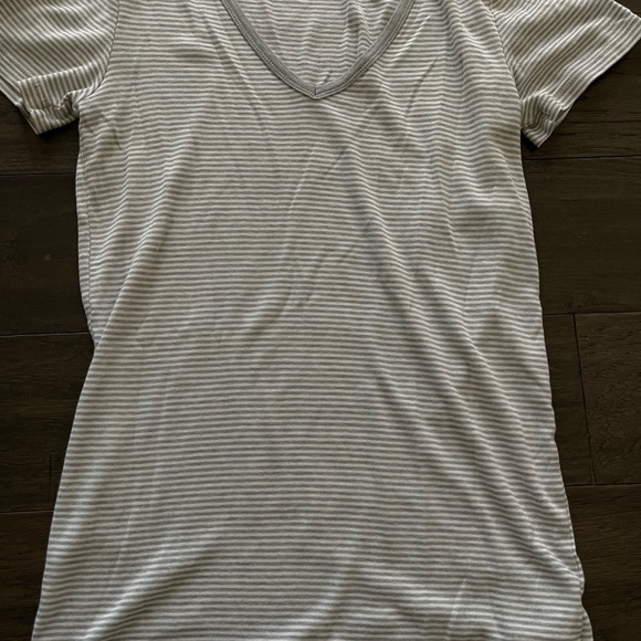 Gap Vintage Wash Stripe V-Neck T-Shirt Gray Striped Womens Top Cotton Casual M - Picture 2 of 4